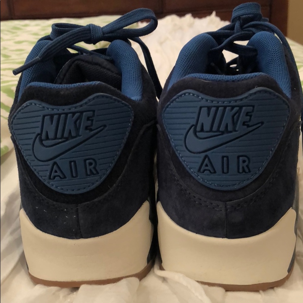 NWOT Nike Air Max. Size 9.